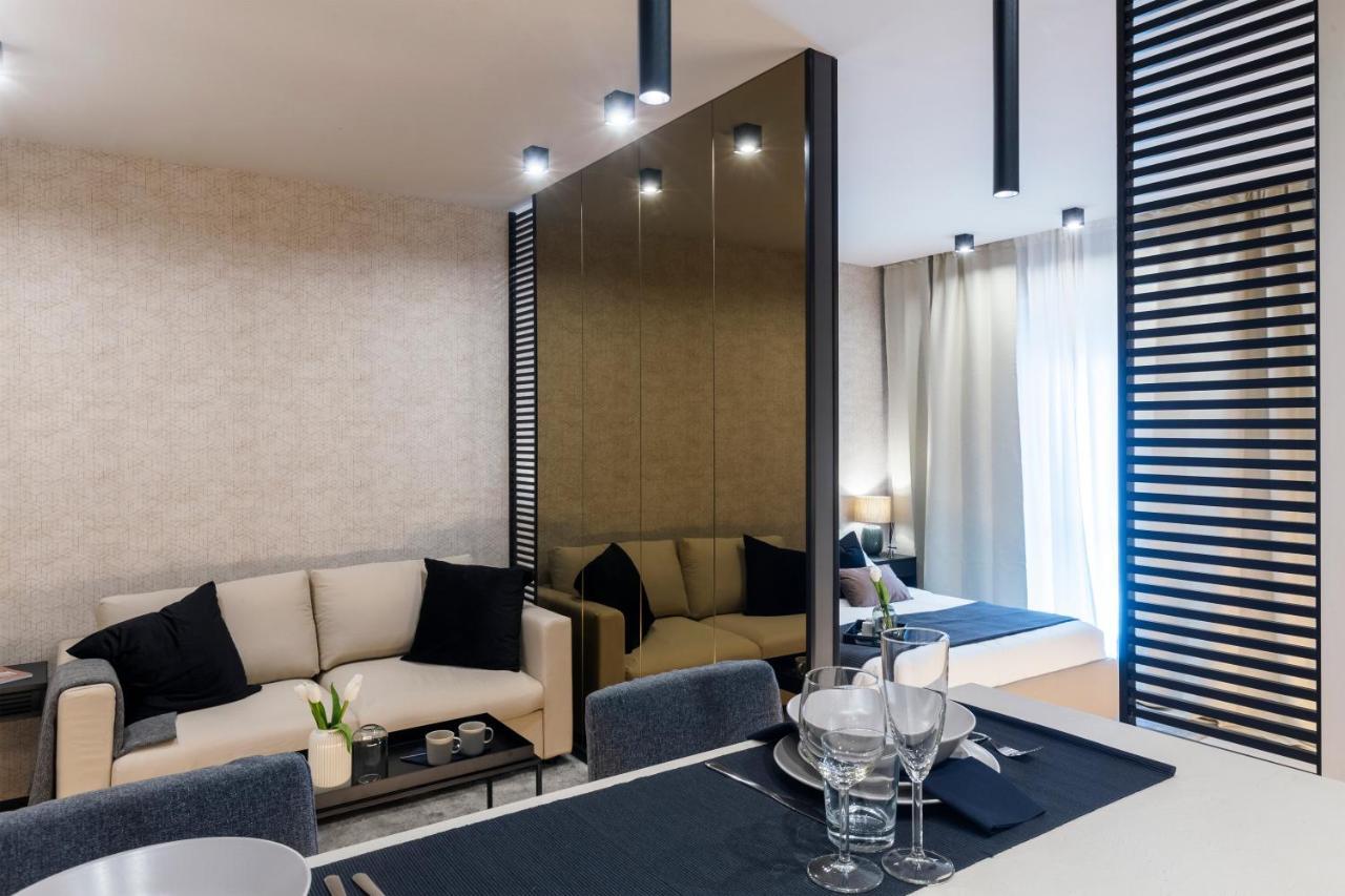 Ostia Holiday Greed Lounge Privee 外观 照片